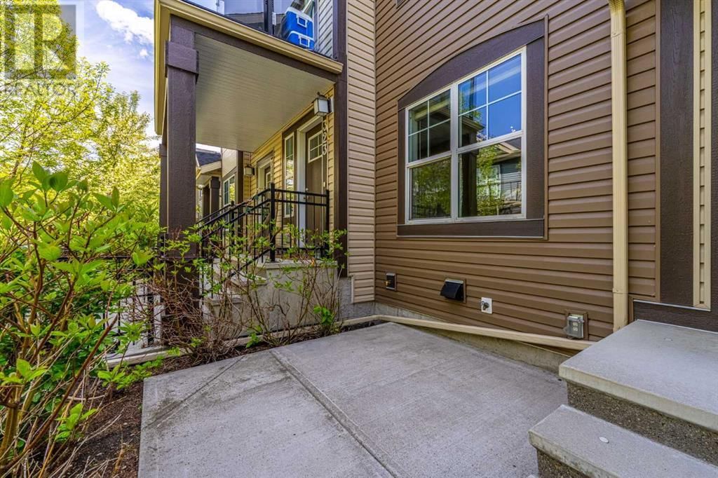 325 MCKENZIE TOWNE SQUARE SOUTHEAST Image 3
