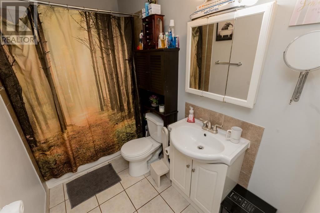 8914 103 AVENUE Image 8
