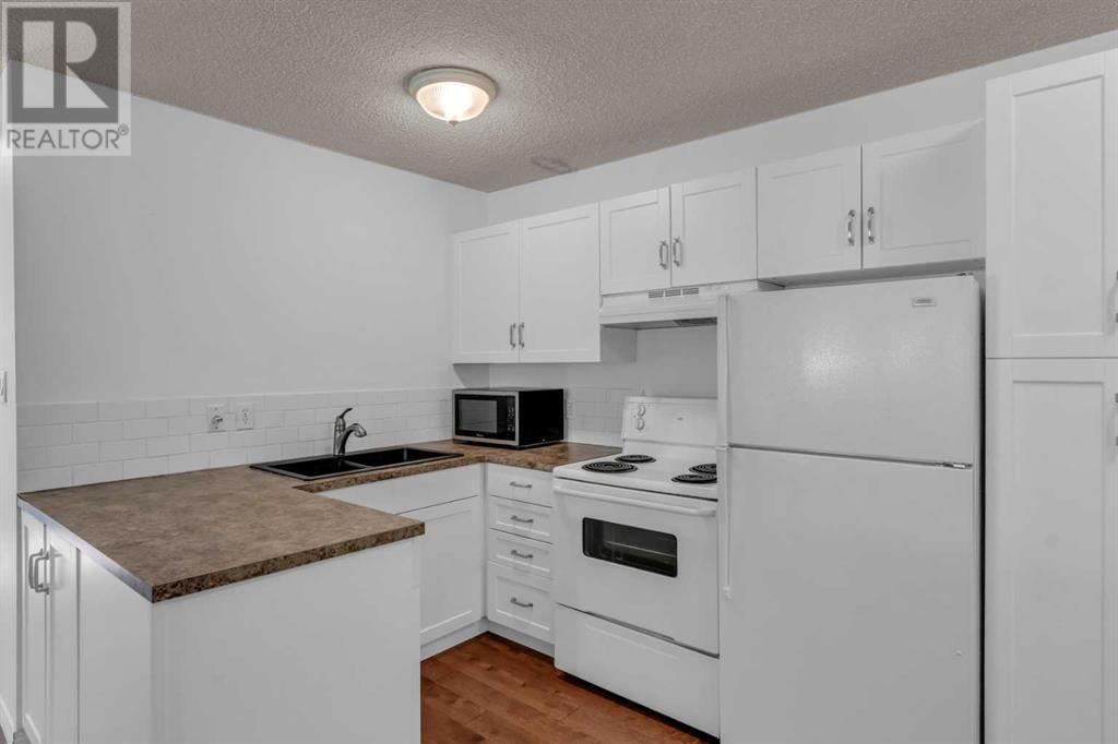 215 25 AVENUE SOUTHWEST Image 10
