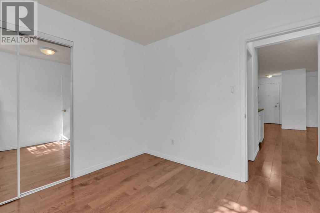 215 25 AVENUE SOUTHWEST Image 17
