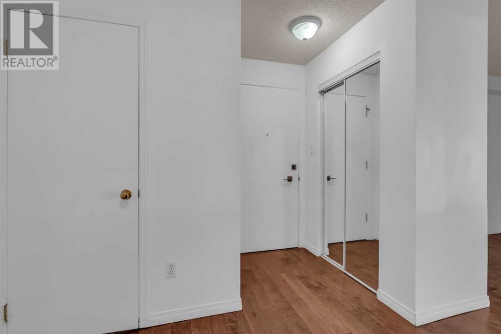 215 25 AVENUE SOUTHWEST Image 4