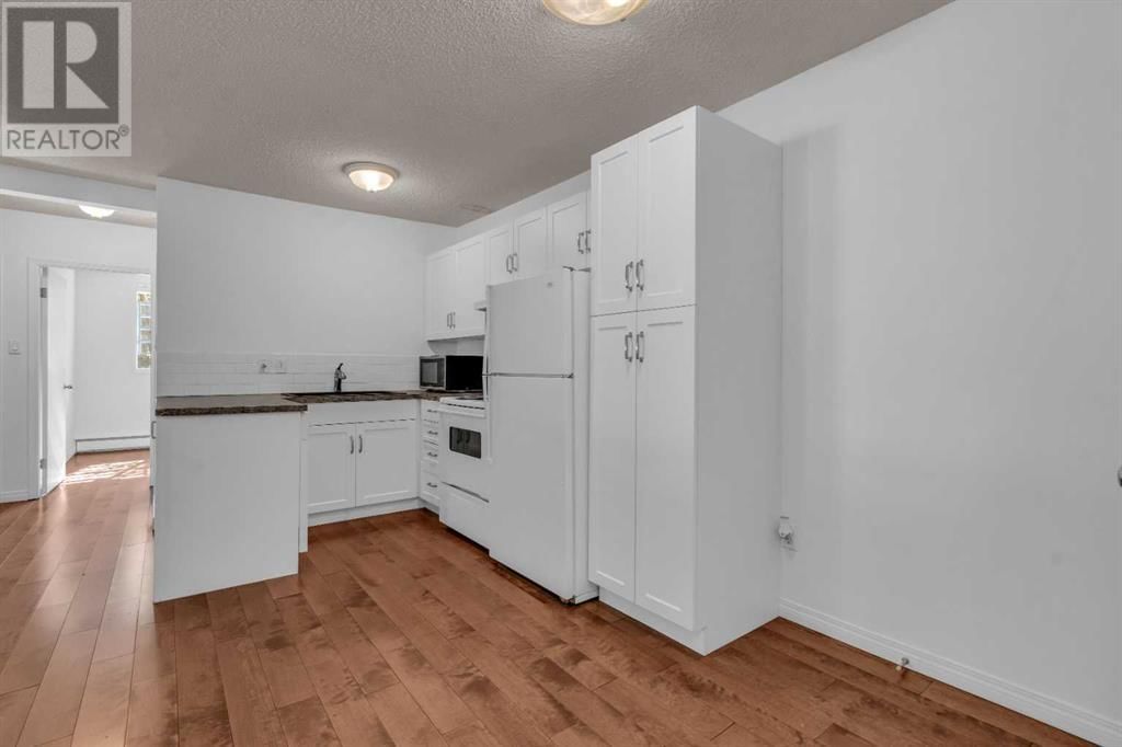 215 25 AVENUE SOUTHWEST Image 5