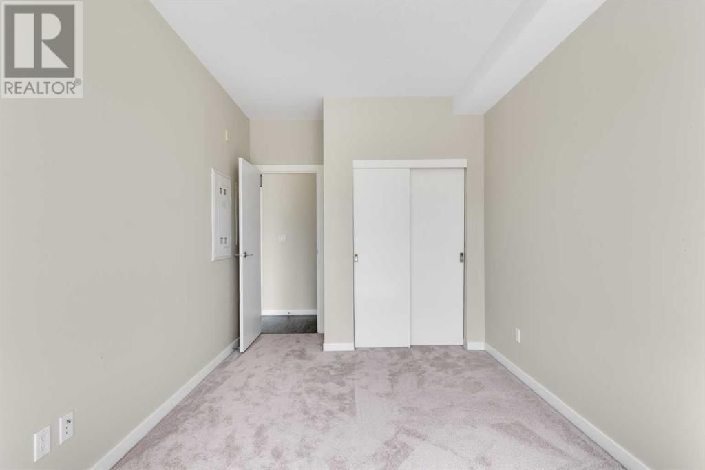 707 4 STREET NORTHEAST Image 26
