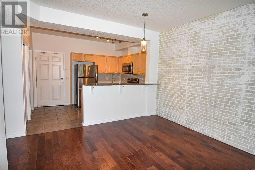 5720 2 STREET SOUTHWEST Image 2