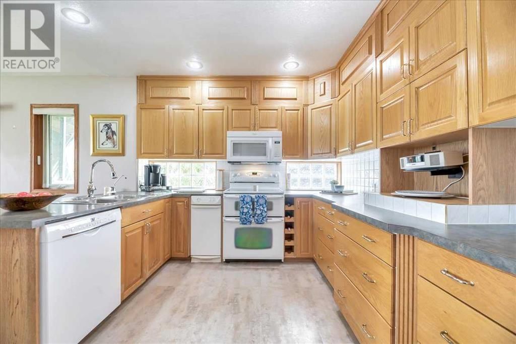 14 GRANDE POINT ESTATES Image 15