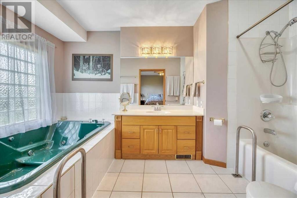 14 GRANDE POINT ESTATES Image 24