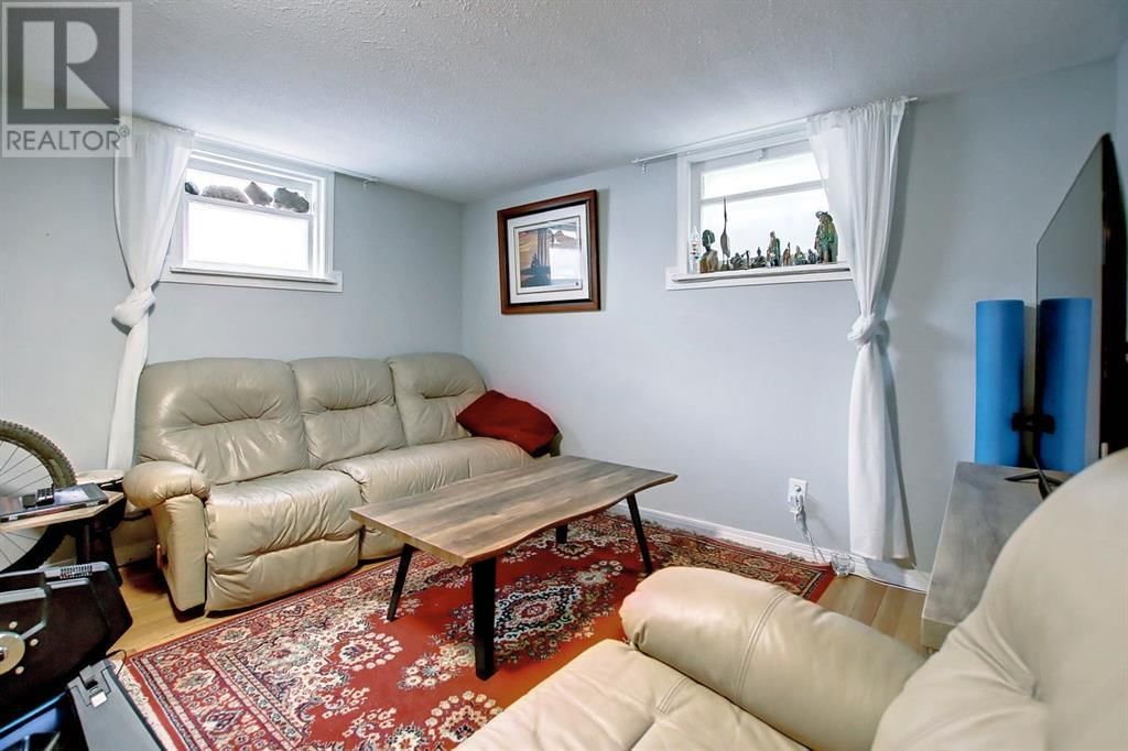 3234 14 STREET SOUTHWEST Image 23