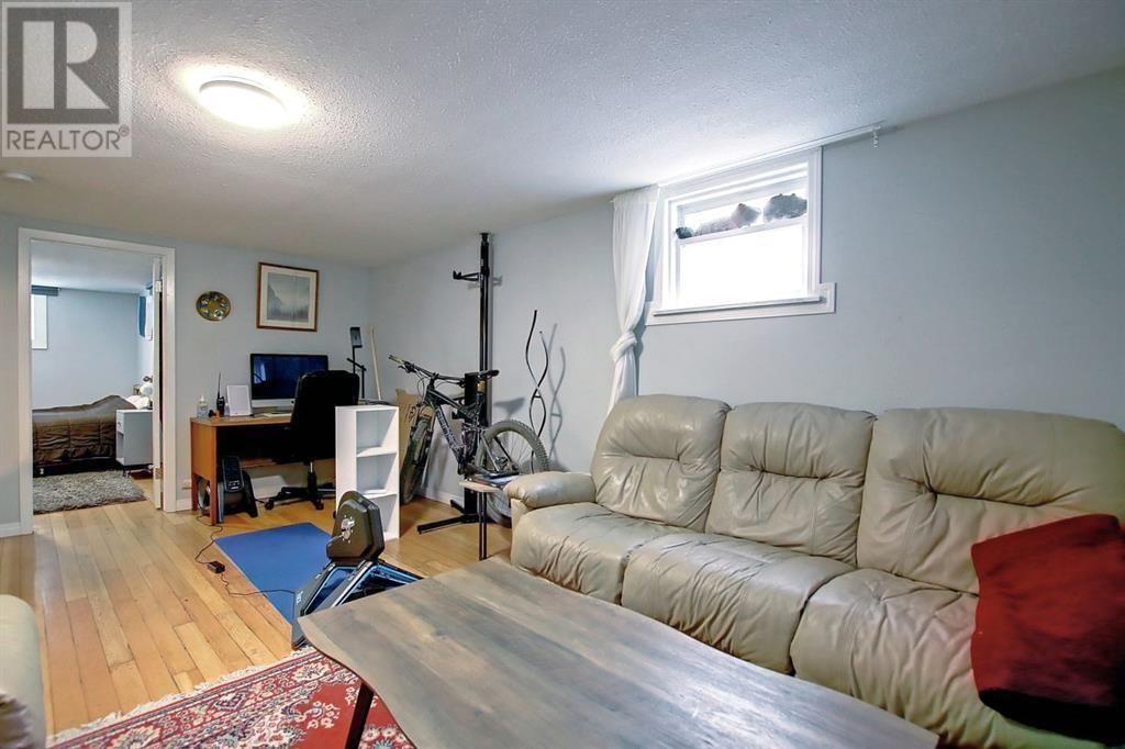 3234 14 STREET SOUTHWEST Image 25