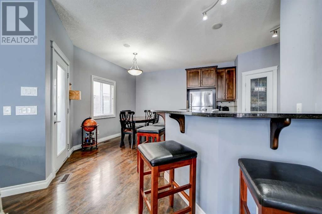 221 17 AVENUE NORTHEAST Image 17