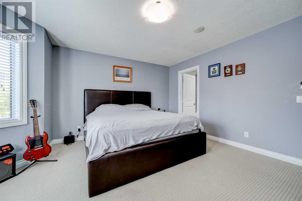 221 17 AVENUE NORTHEAST Image 30