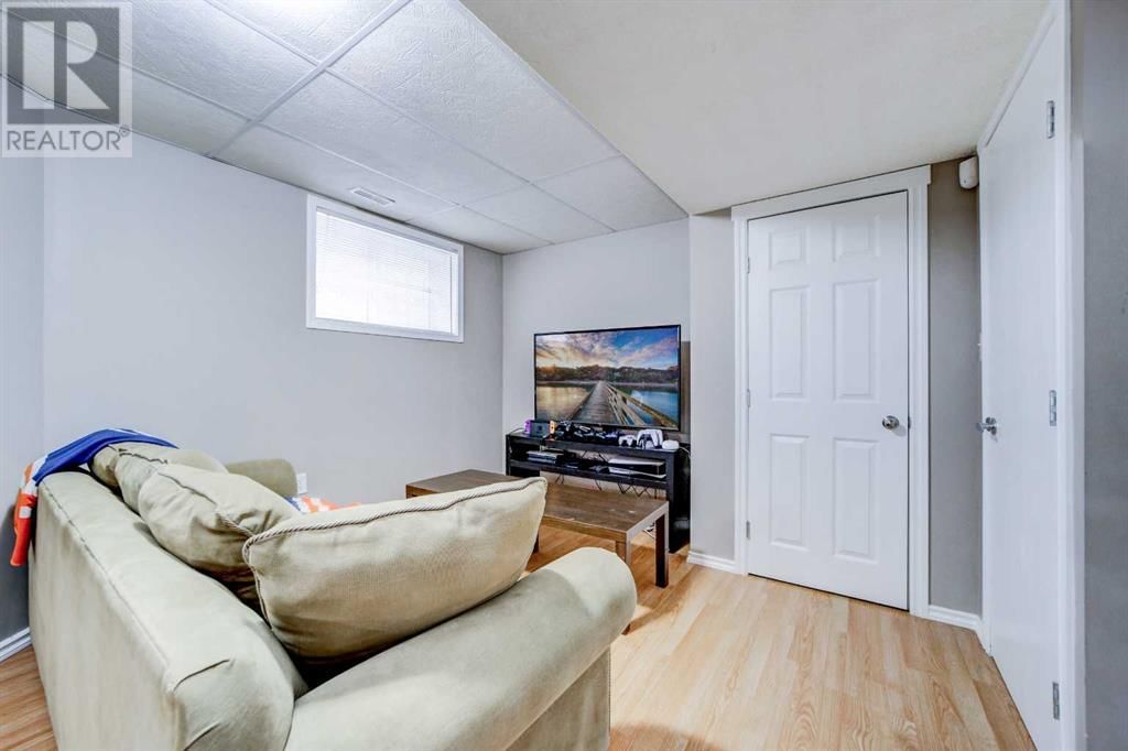 221 17 AVENUE NORTHEAST Image 41
