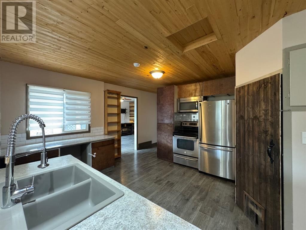 5420 48 AVENUE Image 11