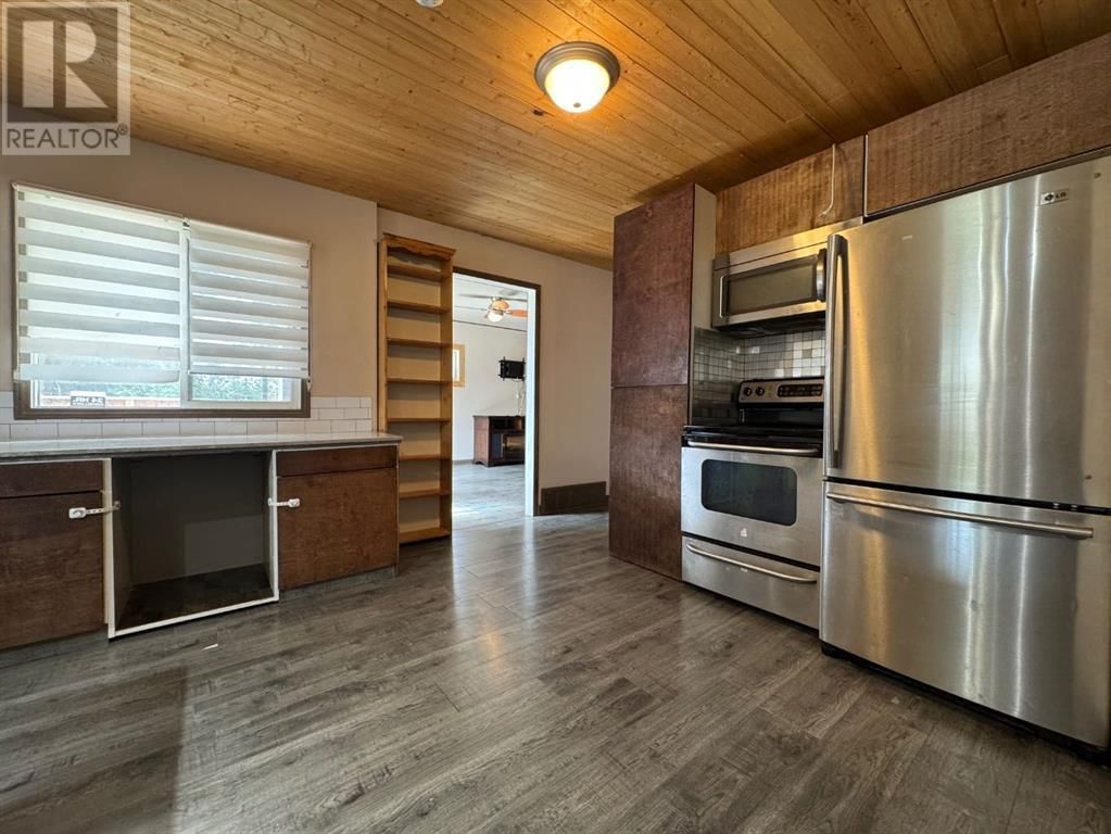 5420 48 AVENUE Image 13