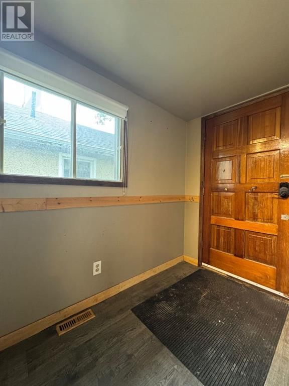 5420 48 AVENUE Image 17