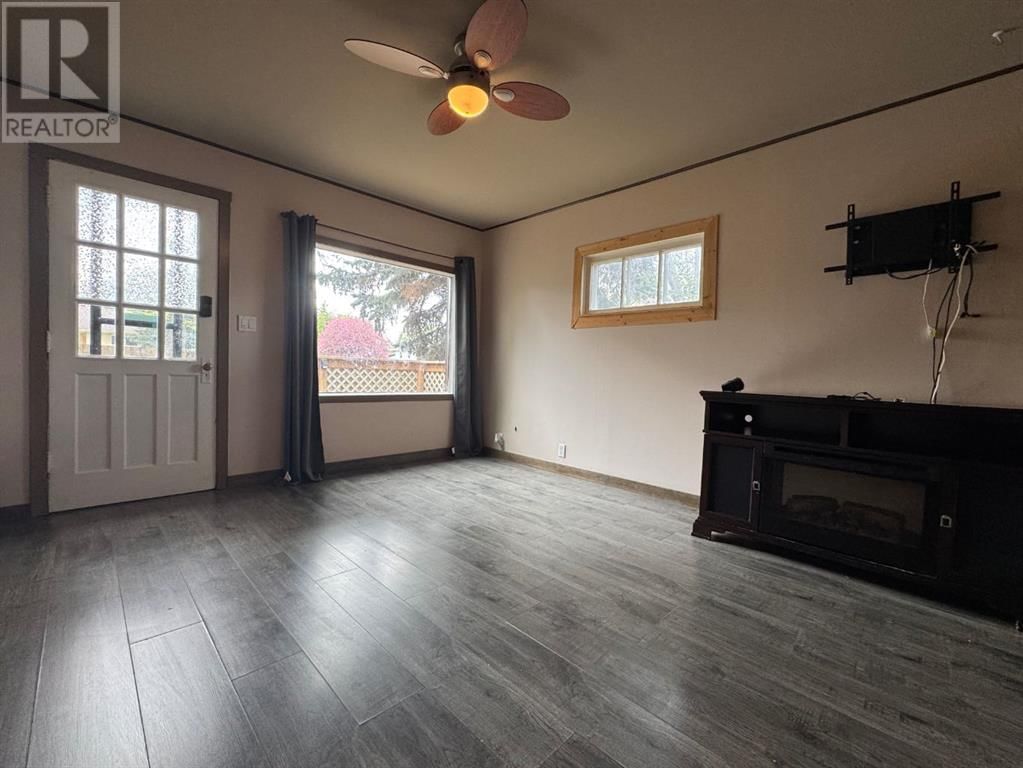 5420 48 AVENUE Image 20