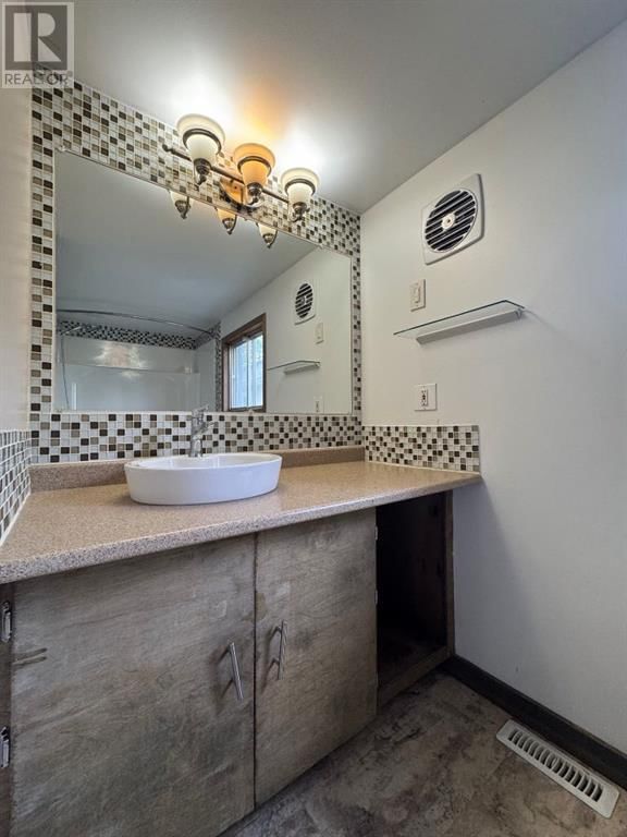 5420 48 AVENUE Image 22