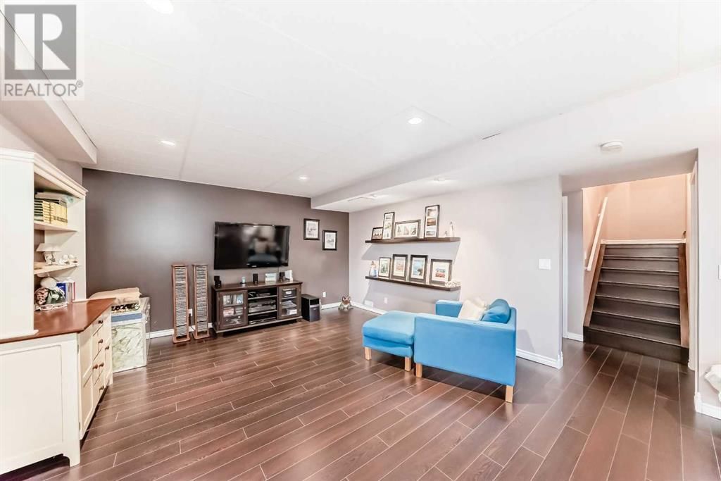 126 GLENEAGLES TERRACE Image 33