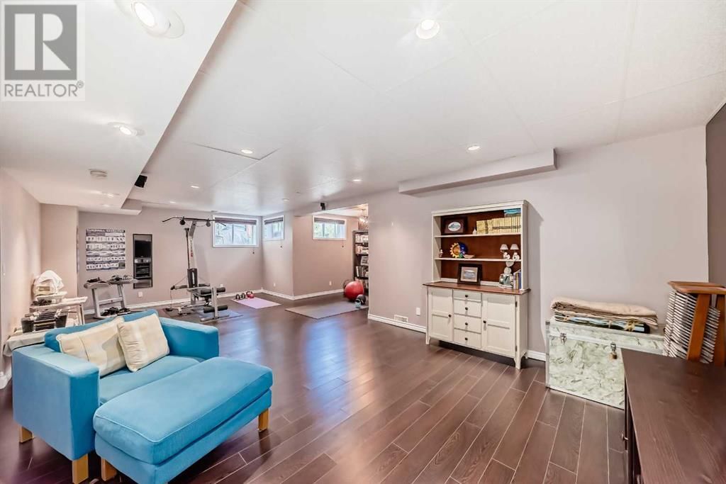 126 GLENEAGLES TERRACE Image 34