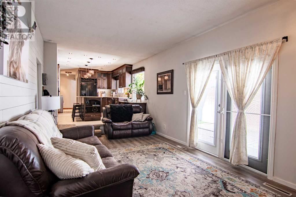 27 MUNRO CRESCENT Image 14