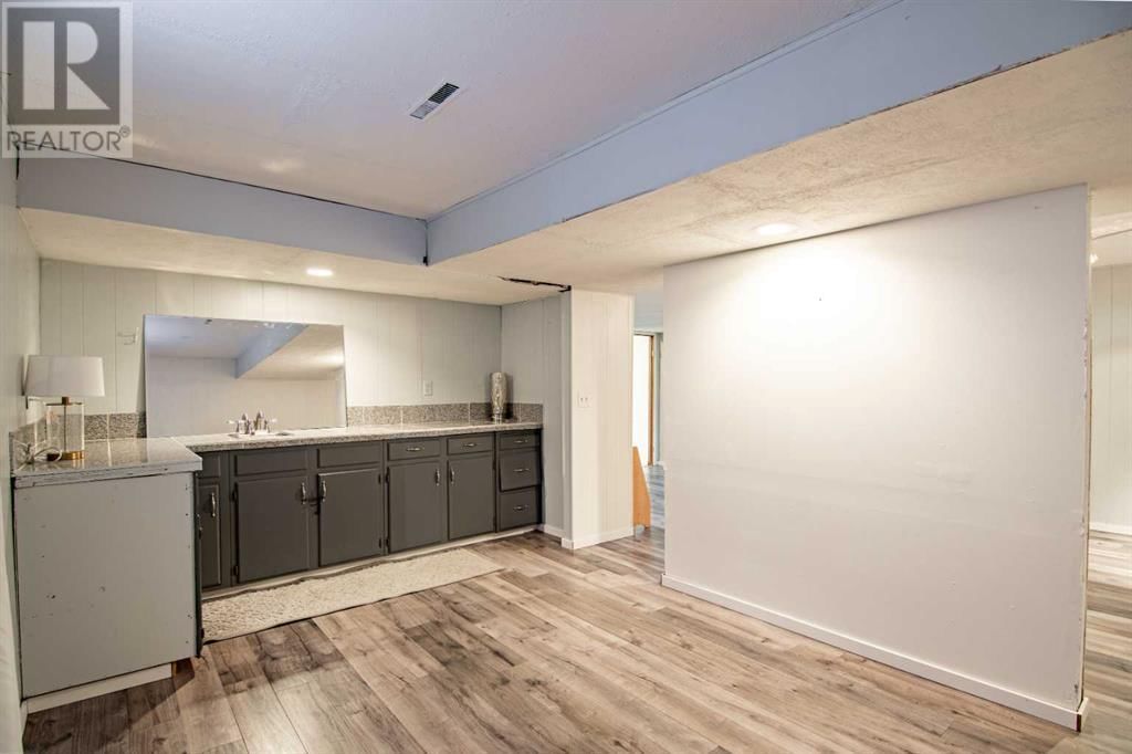 27 MUNRO CRESCENT Image 32