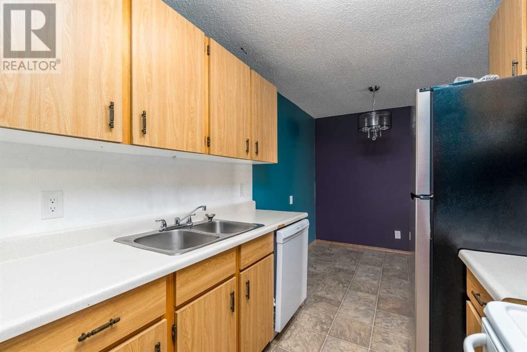 5607 31 STREET Image 4