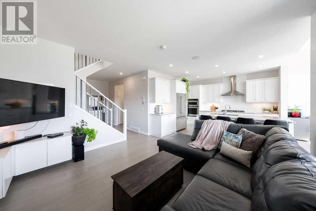 7 SUNDOWN CRESCENT Image 18