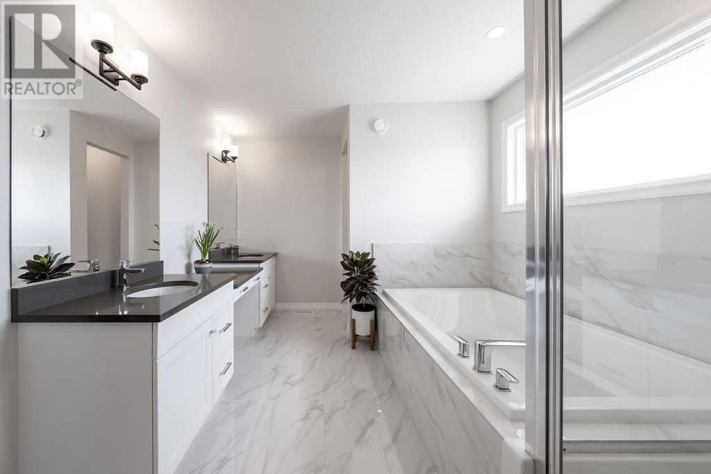 7 SUNDOWN CRESCENT Image 25