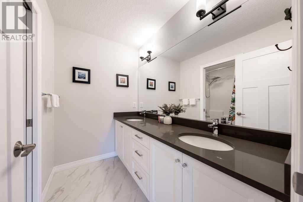 7 SUNDOWN CRESCENT Image 34