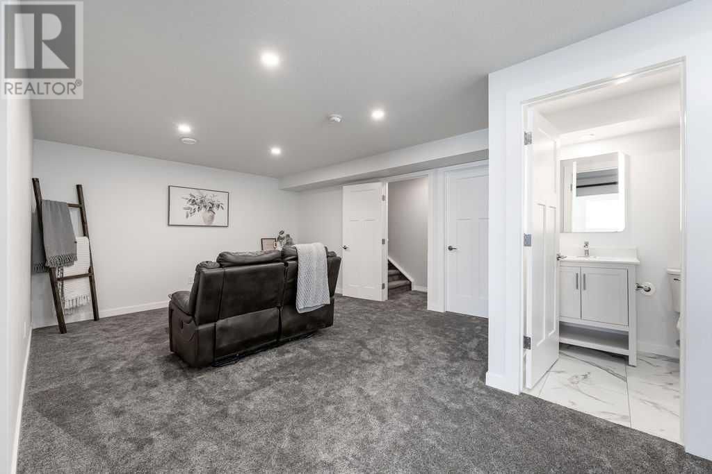 7 SUNDOWN CRESCENT Image 40