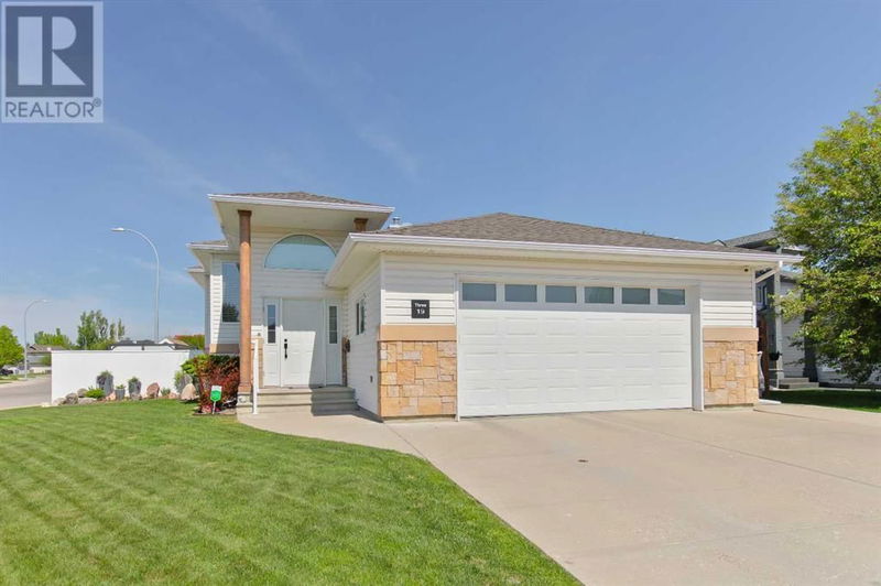 319 Cougar Way North Lethbridge, Alberta