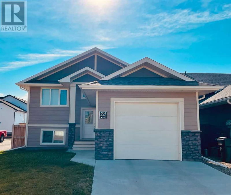 604 Aquitania Boulevard West Lethbridge, Alberta