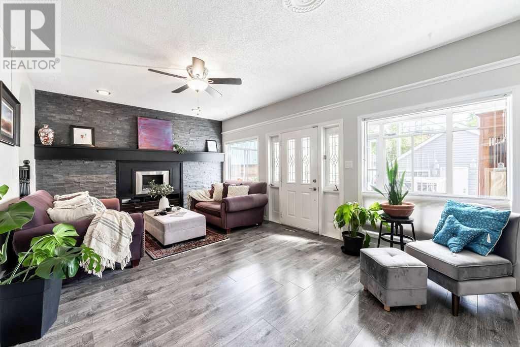 439 15 AVENUE NORTHEAST Image 16