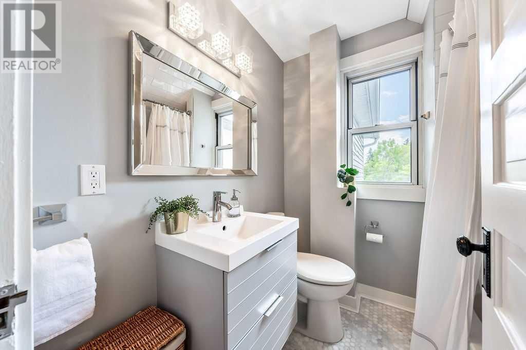 439 15 AVENUE NORTHEAST Image 32