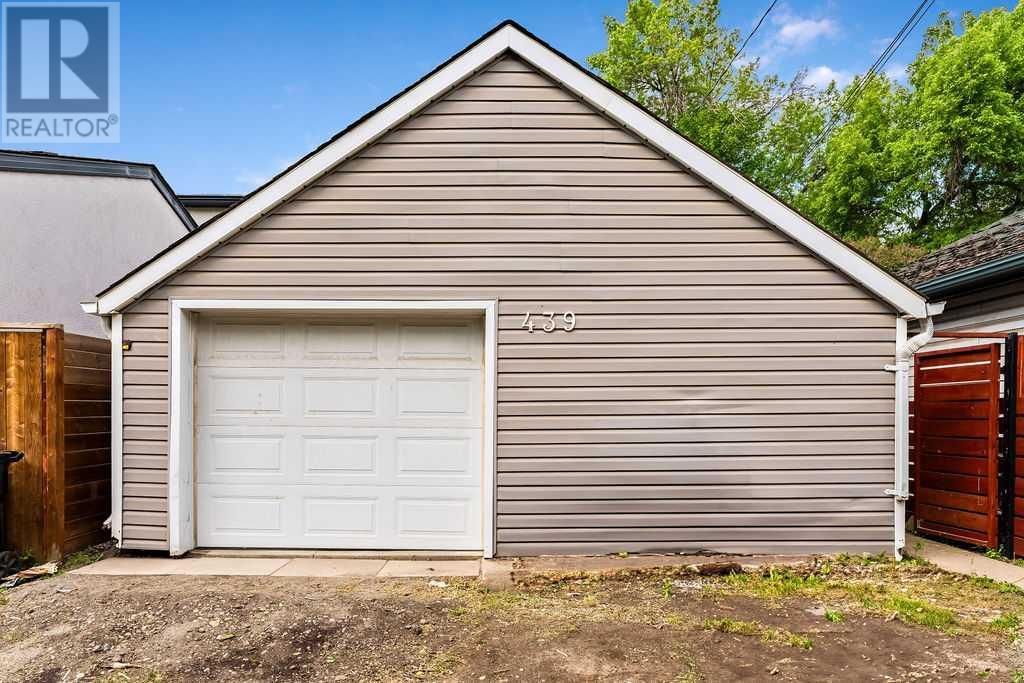 439 15 AVENUE NORTHEAST Image 42