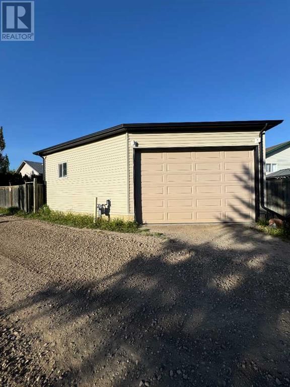148 STONEGATE CRESCENT NORTHWEST Image 1