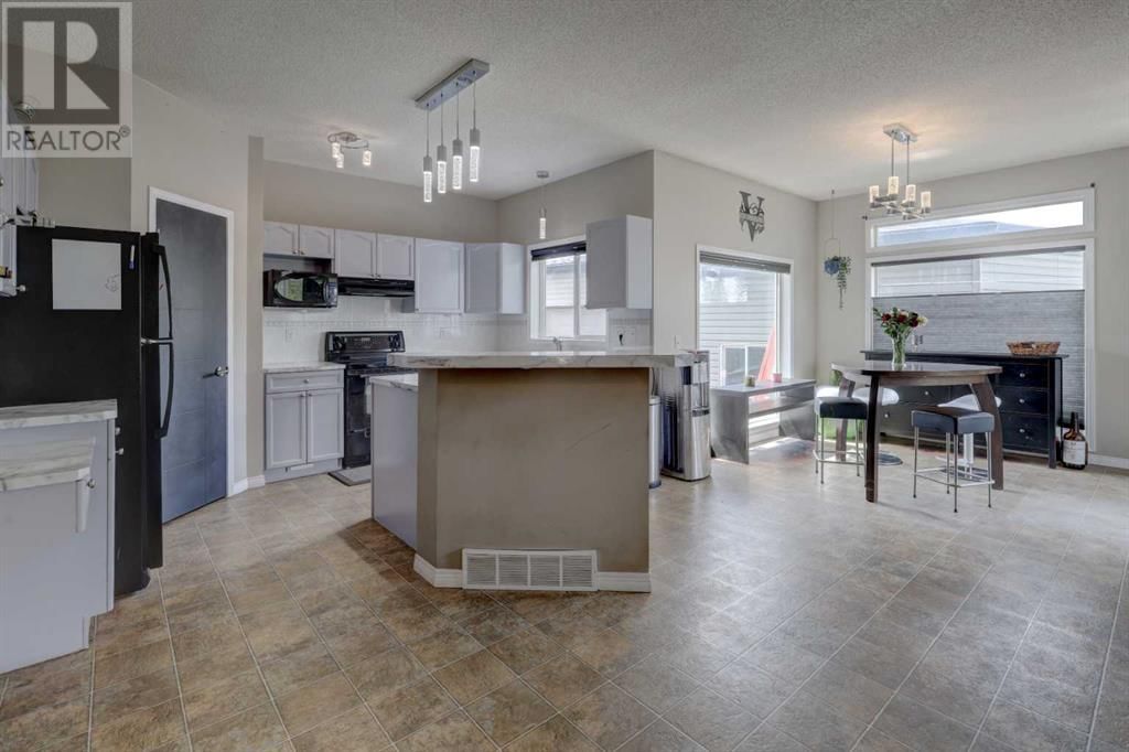 148 STONEGATE CRESCENT NORTHWEST Image 6