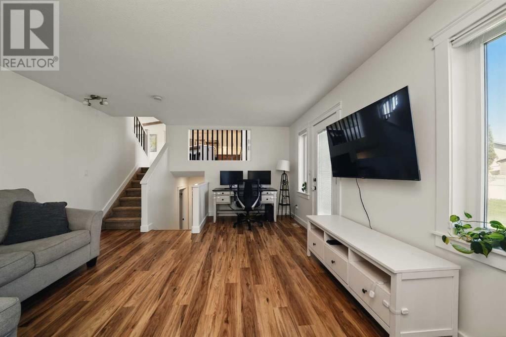 111 REICHLEY STREET Image 16