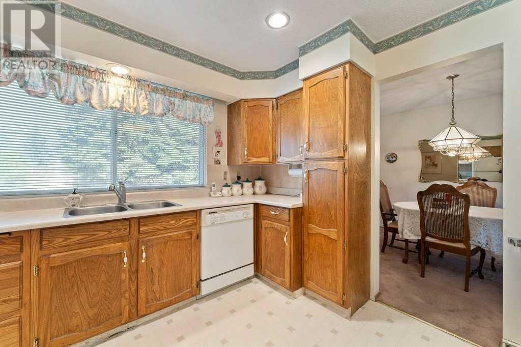 980 CANAVERAL CRESCENT SOUTHWEST Image 5