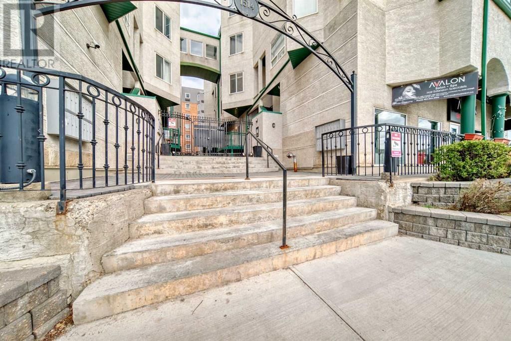 1514 11 STREET SOUTHWEST Image 4