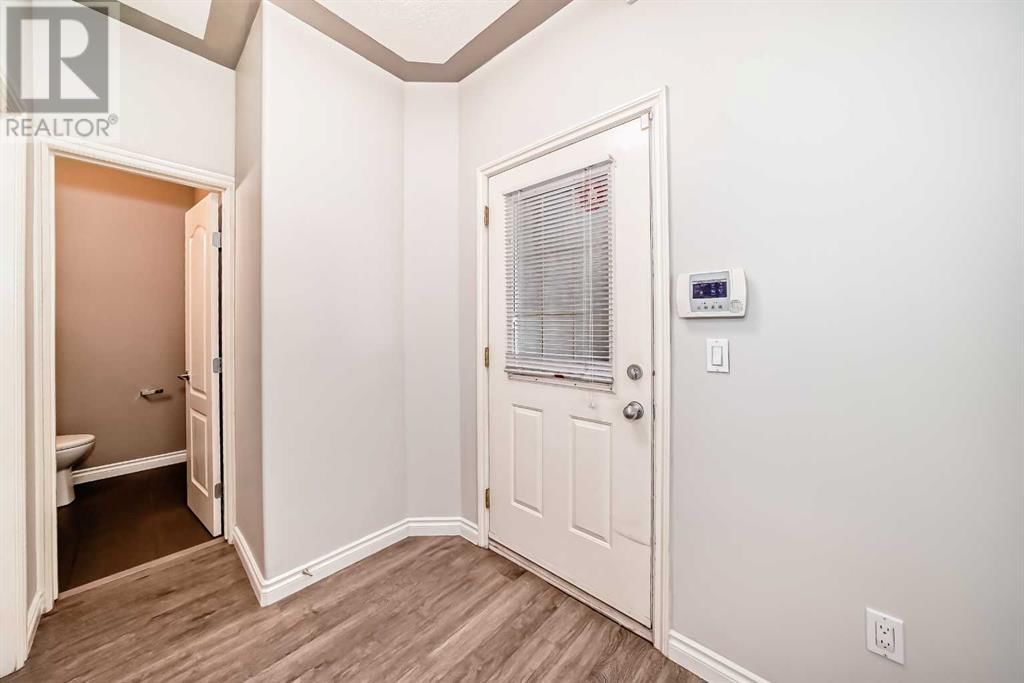 1514 11 STREET SOUTHWEST Image 7