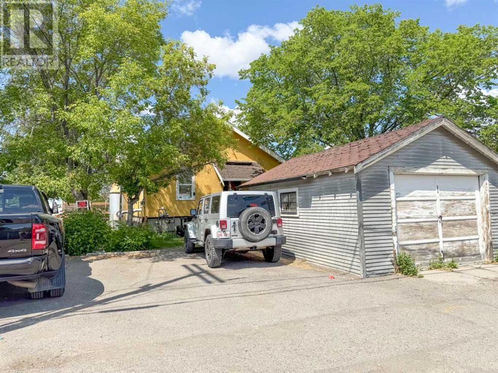 204 7A STREET NORTHEAST Image 33