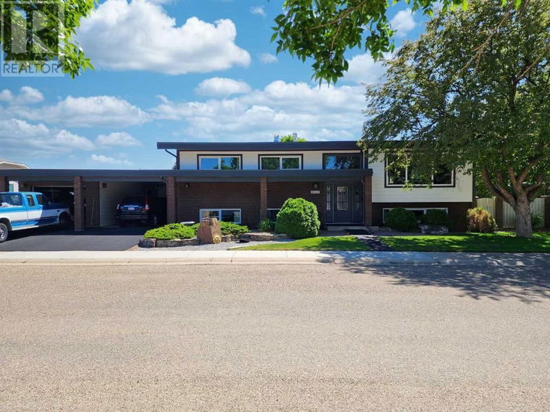 4002 Elm Place South Lethbridge, Alberta