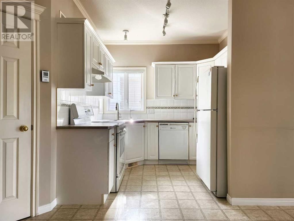 27 SKYLINE CRESCENT Image 1