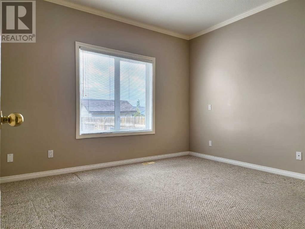 27 SKYLINE CRESCENT Image 14