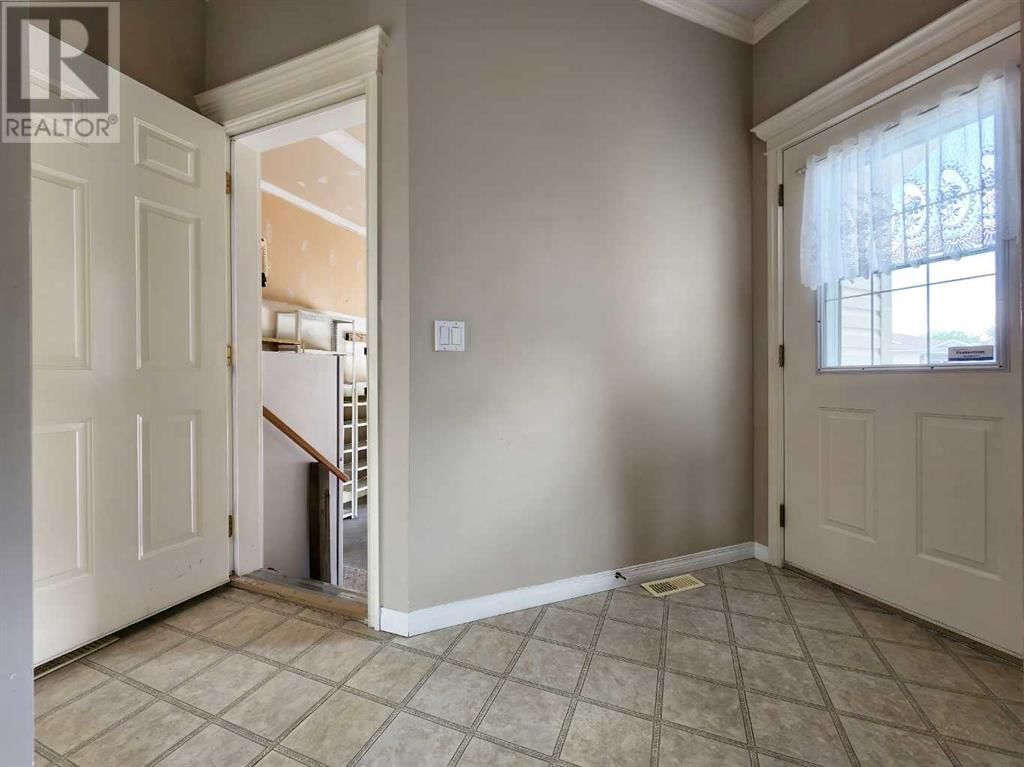 27 SKYLINE CRESCENT Image 5