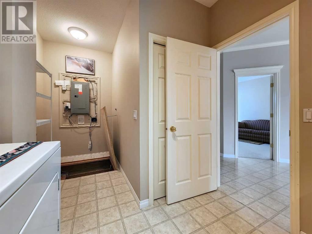 27 SKYLINE CRESCENT Image 8