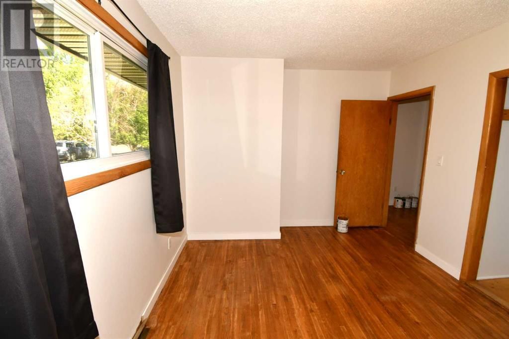 209 3 AVENUE WEST Image 14