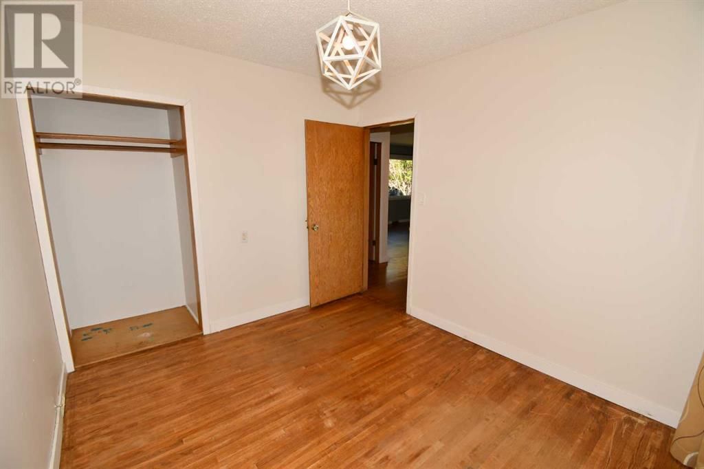 209 3 AVENUE WEST Image 16