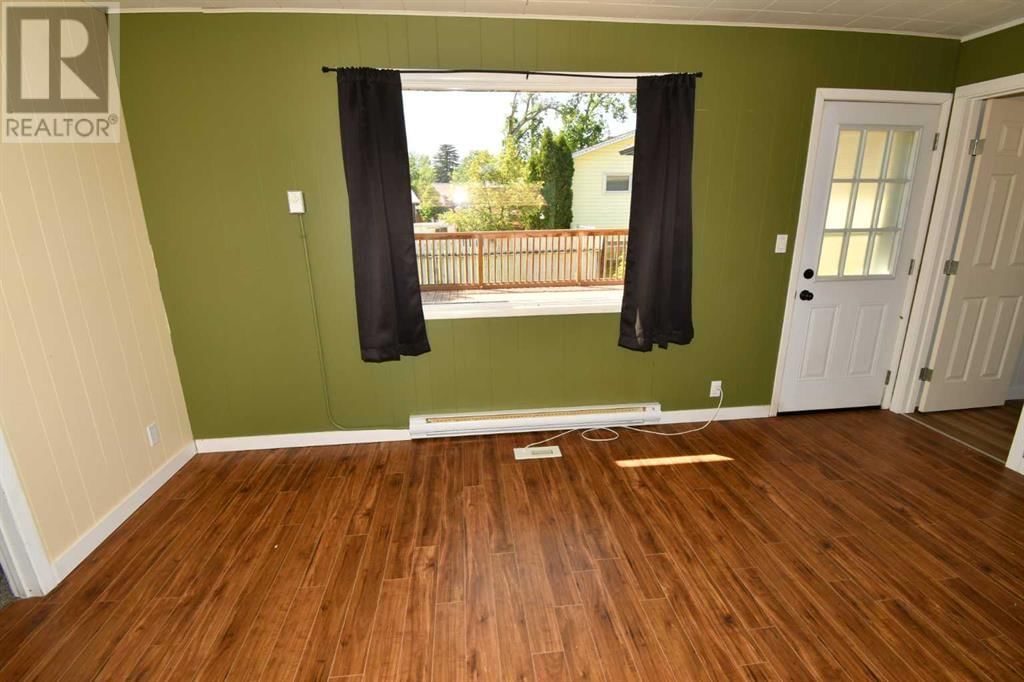 209 3 AVENUE WEST Image 20