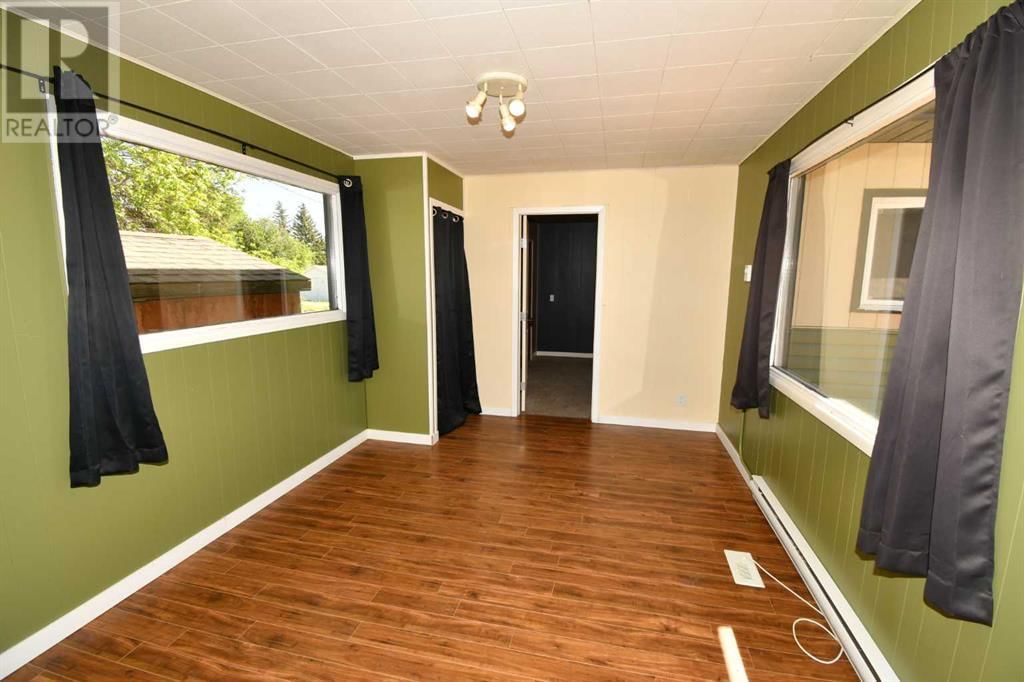209 3 AVENUE WEST Image 21